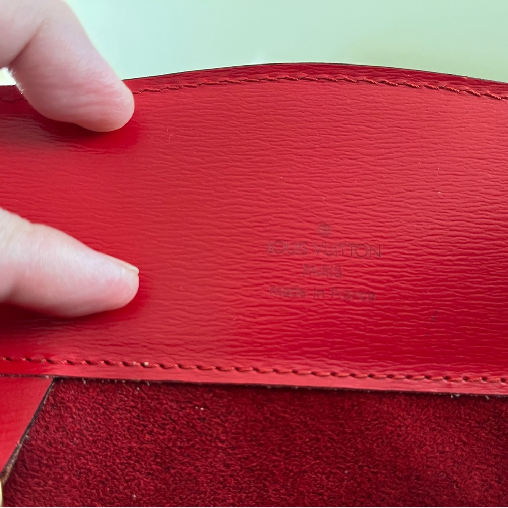 Red cluny epi shoulder bag - Picture 2 of 8